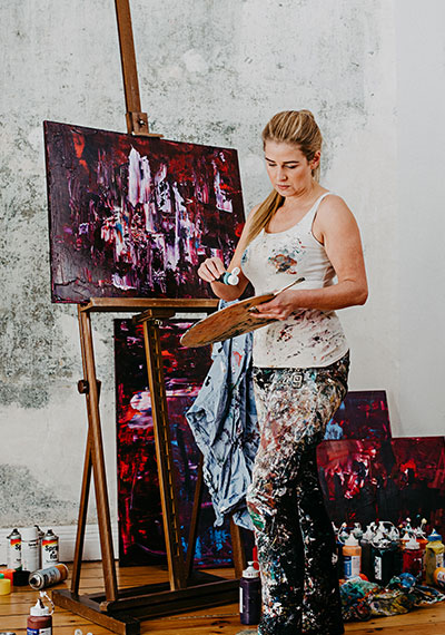 Katja Freimuth Künstlerin beim Malen